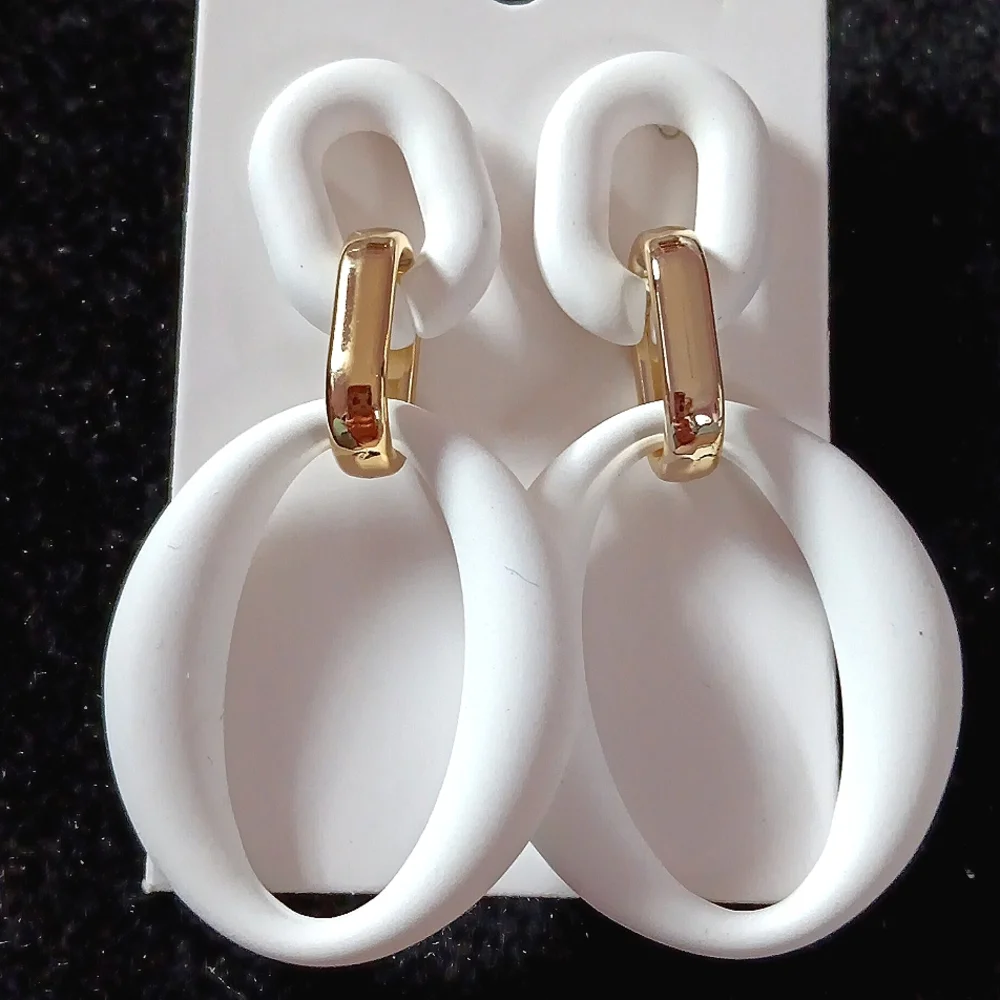 Classic White & Gold Color Dangle Drop Earrings New!